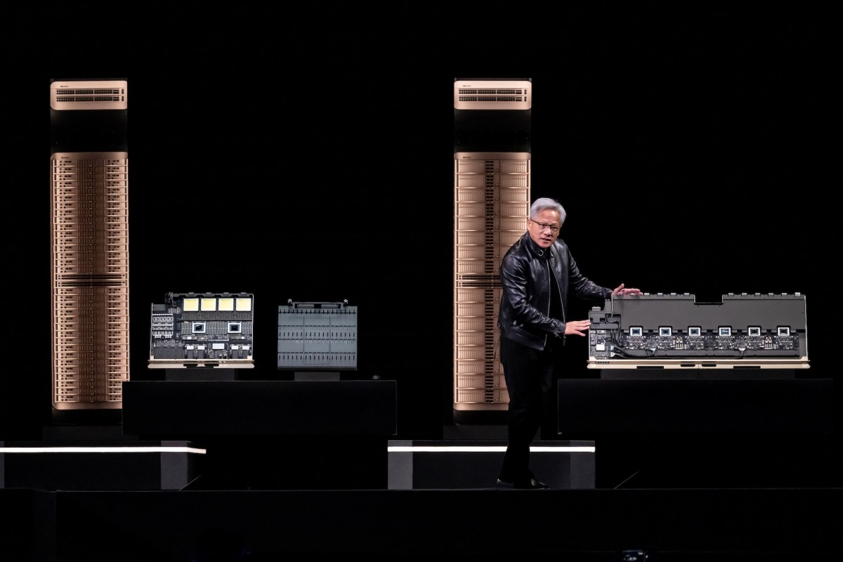 Amazon과 Nvidia의 GPU 공급 확대 기사에 실린 Jensen Huang 이미지